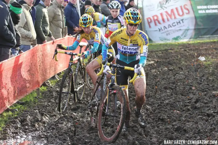 Van Loy, a notoriously fast starter, is caught by Harris and Cant. © Bart Hazen/Cyclocross Magazine