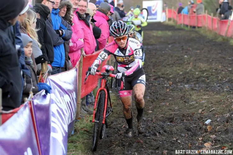 Kemmerer finds some grass to push her bike at the BPost. © Bart Hazen/Cyclocross Magazine