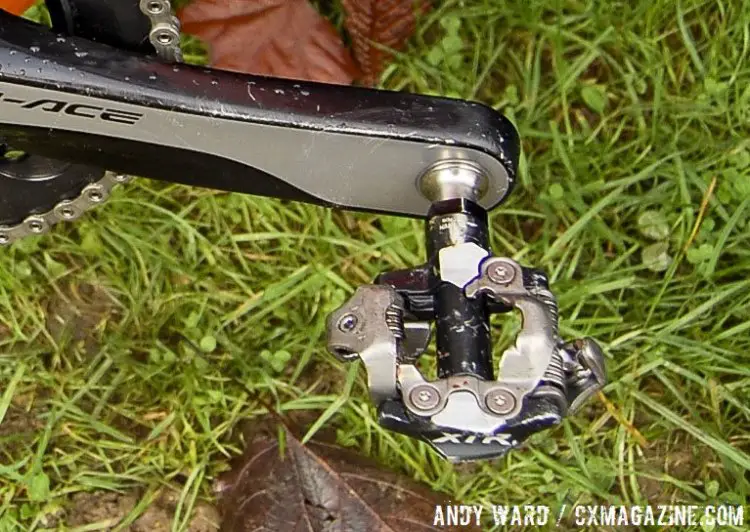 Sumner uses unmodified XTR pedals, which are not known for their mud clearing ability. © Andy Ward / Cyclocross Magazine