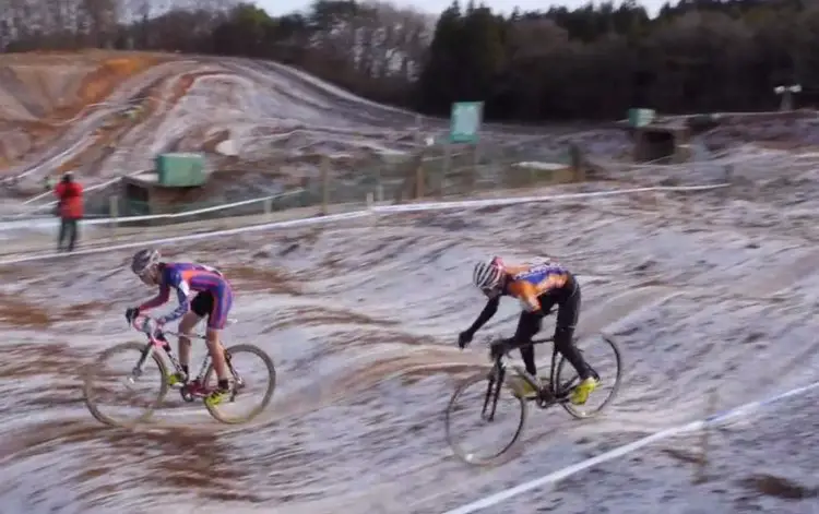 The Azencross-like rollers added challenge and intrigue to the 2014 Japan Cyclocross National Championships. photo: pigmon video 