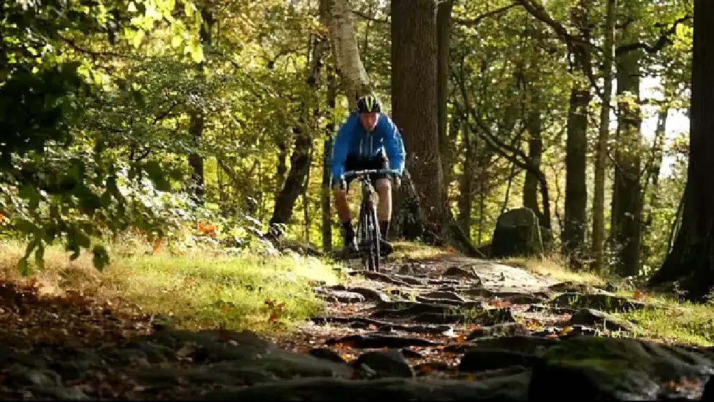 Chris Akrigg proving that you can keep your suspension bikes in the garage on off-road trails. Photo taken from CHRISCROSS