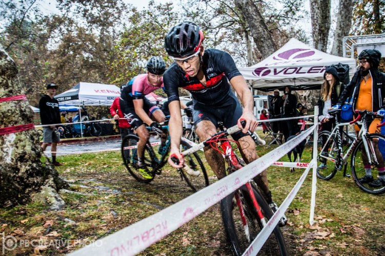 The final lap of Men’s Elite was a nailbiter between Bourdevaire and Rathkamp. © Philip Beckman/PB Creative