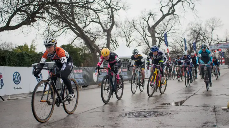 A wet start to the Women's 30-34 race. © Brian Nelson