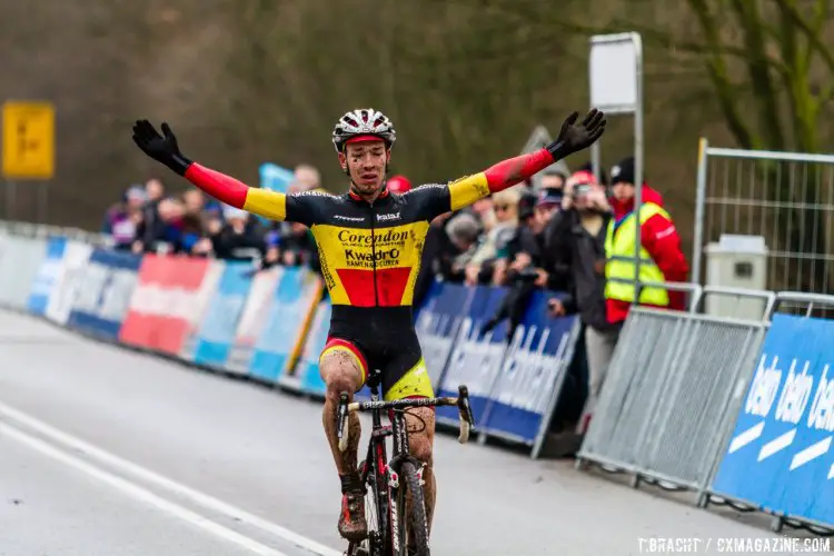 Laurens Sweeck able to brush off the events of the last ten days to go on to win at Hoogerheide. © Thomas van Bracht / Cyclocross Magazine