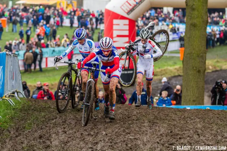 The chase for second was won by Nash, while Sanne Cant ran into the railing of the course but managed to finish the race. © Thomas van Bracht / Cyclocross Magazine