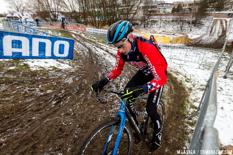 Haidet examines the feel of the wide line at Tabor. © Matthew Lasala/Cyclocross Magazine 