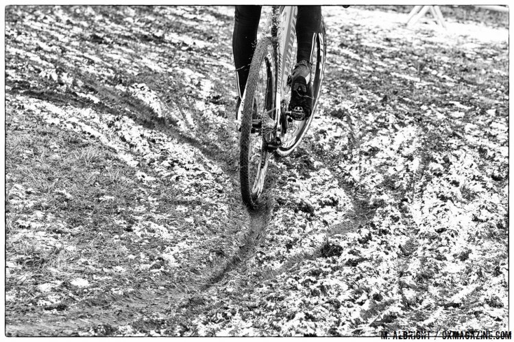 Some early ruts don’t need to be committed to. © Mike Albright/Cyclocross Magazine