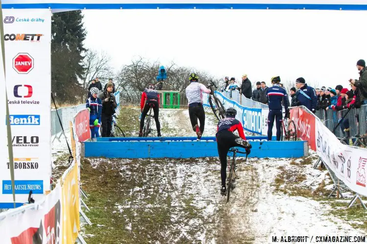 The French riders are keeping a close eye on the American form as both countries practice the barriers. © Mike Albright/Cyclocross Magazine