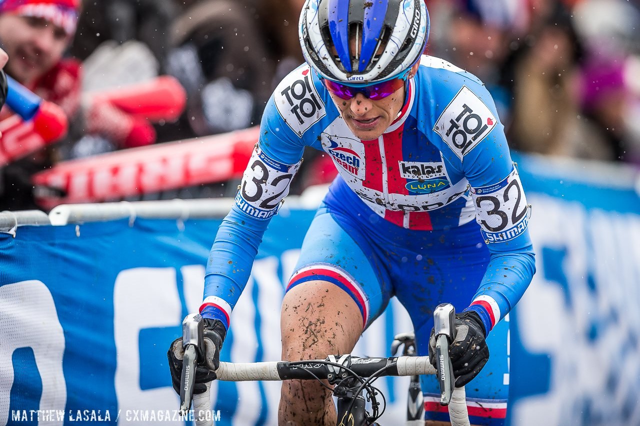 Nash factored in the race, overcoming a slower start to make the lead group, before two untimely crashes in the last few turns took her out of medal contention. Elite Women, 2015 Cyclocross World Championships. © Mathew Lasala / Cyclocross Magazine