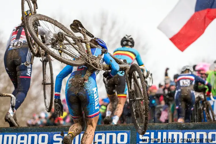 The experts didn't predict such thick, sticky mud in Tabor. Elite Women, 2015 Cyclocross World Championships. © Mathew Lasala / Cyclocross Magazine