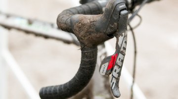 The tried and true technology is good enough for a win. Hecht uses 10-speed SRAM Red Shifters and mechanical disc brakes. © Cyclocross Magazine