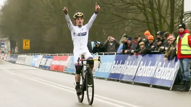Eli Iserbyt dominated the Junior Men's race in Hoogerheide and wrapped his overall World Cup win.