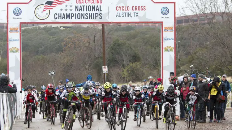 Junior 9-10 Race getting off in rainy weather. © Cyclocross Magazine