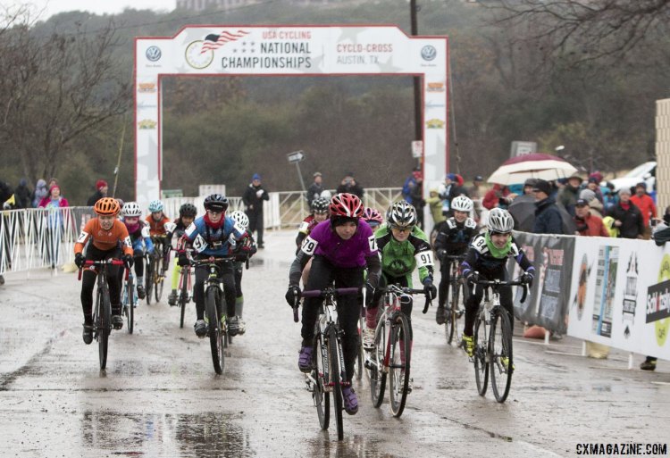 the-fight-for-the-holeshot-in-the-womens-11-12-race-cyclocross-magazine