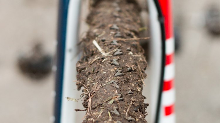 Finally, Compton’s favorite FMB Elite tubulars, easily recognizable by the pink sidewall, with the FMB Super Mud tread, are mounted to Bontrager Aeolus3 carbon rims. © Cyclocross Magazine