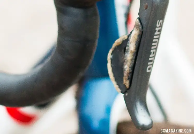 Close inspection of Compton’s hydraulic R785 STI levers reveals a buildup of glue and grit along the right downshift button and along the back edge of the upshift paddle of her shifters. © Cyclocross Magazine