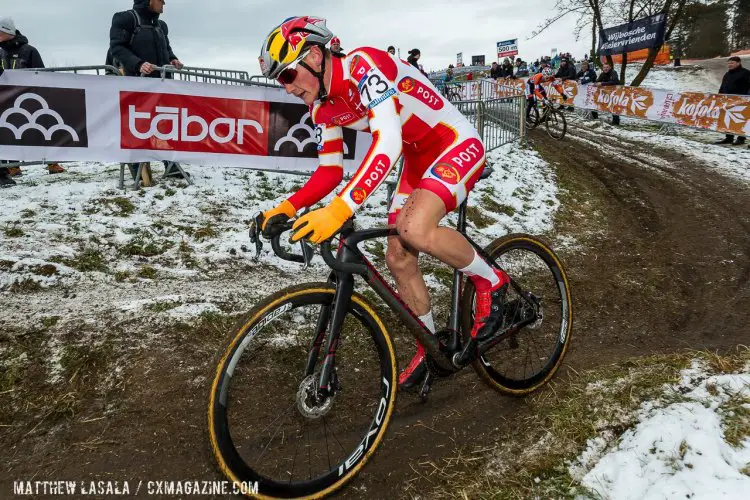 Dane Andreassen hopped the barriers to his advantage, and then rode away from Iserbyt, Hecht and the other challengers. © Mathew Lasala / Cyclocross Magazine