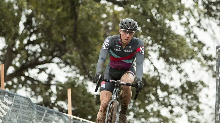 Jeremy Powers plays it cool in the shade of Zilker's Heritage Tree - 2015 Cyclocross National Championships © Cyclocross Magazine