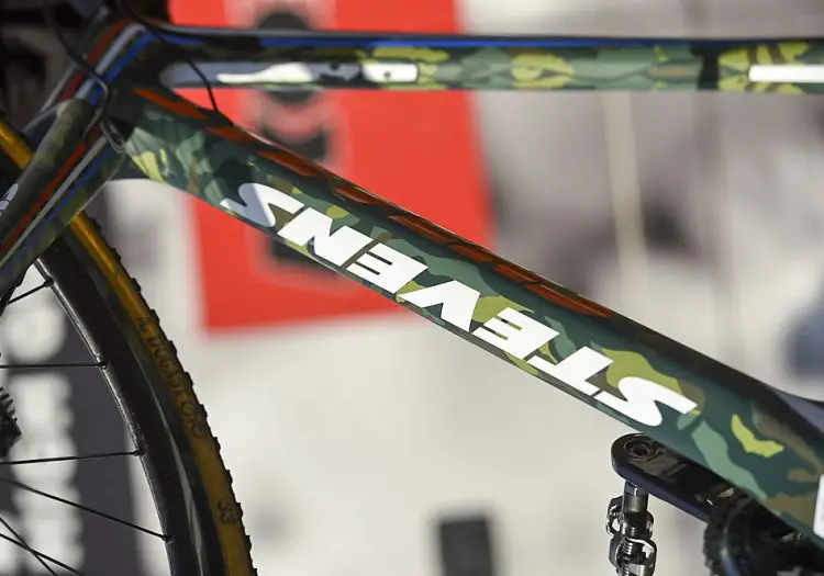 Even the underside of the downtube has branding, for run-ups and wheelies. © Armin M. Küstenbrück
