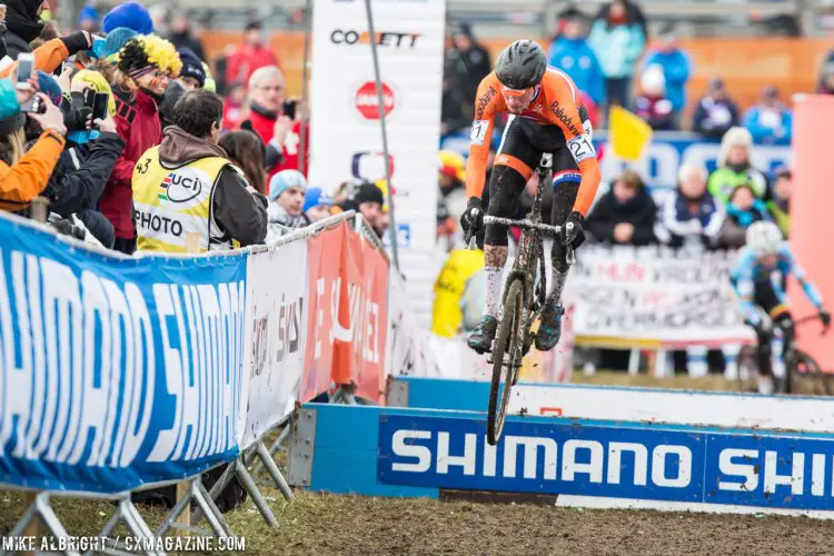 He wasn't the smoothest, but after bobbles on the first two laps, Vathourenhout used the skills to his advantage. © Mike Albright / Cyclocross Magazine