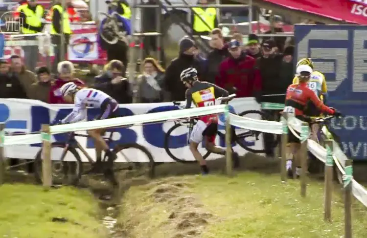 Helen Wyman rides the ditch at Hoogstraten while others run, but it wasn't necessarily faster.