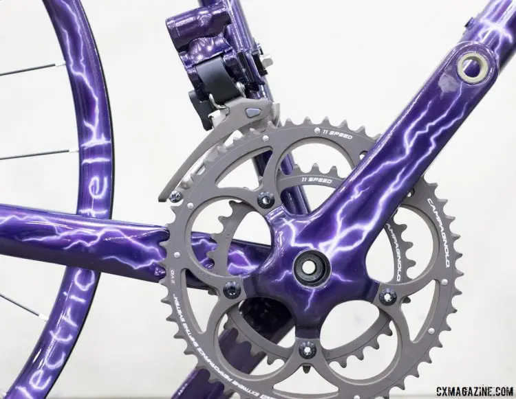 With 42.5mm chainstays, and a low, stable 80mm bottom bracket drop, this Peacock Groove’s is designed to go fast. © Cyclocross Magazine