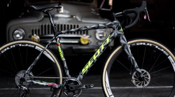 The Scott Addict CX 2016 prototype, complete with SRAM Force 1 and Dugast Rhino tubulars, but the production model will feature clinchers - Sea Otter 2015. © Cyclocross Magazine