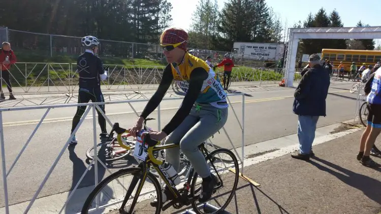 Ellen Van Loy gets the legs moving before the gravel race. © Bill Whitman