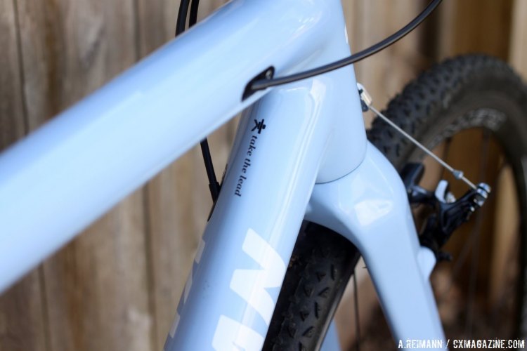 A word of caution to those with small hands. We found the oversided top and down tubes on the KindHuman KÜDÜ tough to get a good grip on when carrying the bike. © Cyclocross Magazine