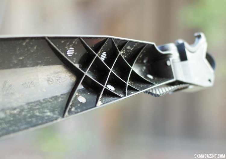 There's a bit of structural reinforcement near the seat post mount of the SKS XTRA DRY XL fender. © Cyclocross Magazine