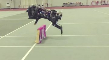 MIT Cheetah robot hops barriers