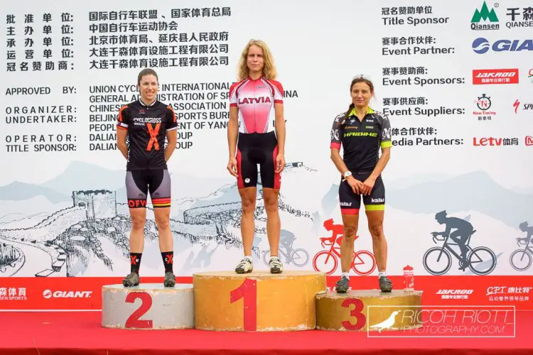 Jaunslaviete, Cumming and stood on the Women's Elite Podium. © Ricoh Riott