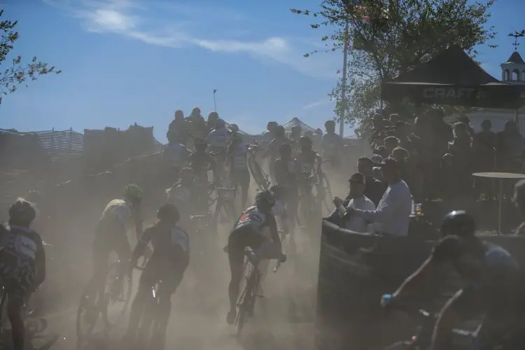 Dust was a major factor on the course, with dry conditions and huge fields charging through. Photo by Meg McMahon