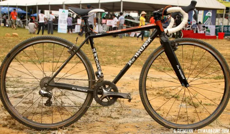 2015 Qiansen Trophy C1 UCI Race, Station Two. © Andrew Reimann / Cyclocross Magazine