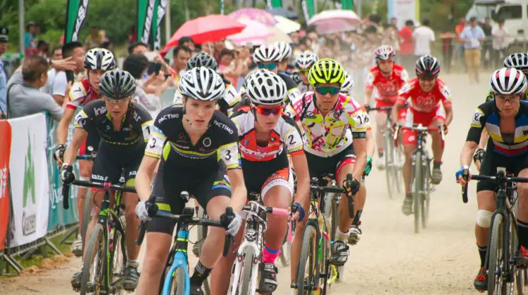 Kloppenberg lead the women's start at the UCI C1 Qiansen Trophy Cyclocross in Hainan. © Cyclocross Magazine