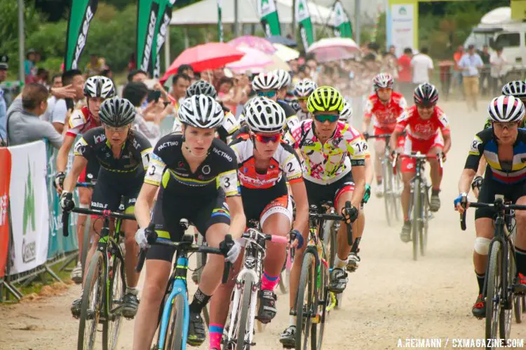 Kloppenberg lead the women's start at the UCI C1 Qiansen Trophy Cyclocross in Hainan. © Cyclocross Magazine