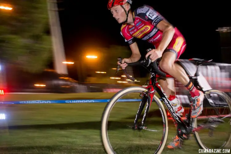 Vanthourenhout led the charge halfway through the race, impacting the pace at the World Cup in CrossVegas. © Cyclocross Magazine