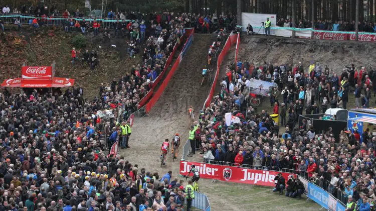 Spectators at Zonhoven were rewarded with some tight racing action. © Bart Hazen