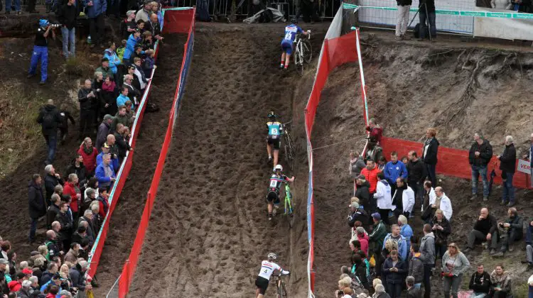 Sanne Cant attacks on a steep run up. © Bart Hazen