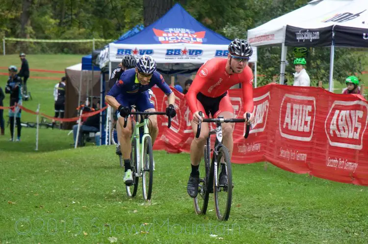 Brandon Krawczyk (Saint Paul, MN) holds off Christopher Pike (Evanston, IL) in a sprint for the win in a crowded (68 finishers) single speed field.