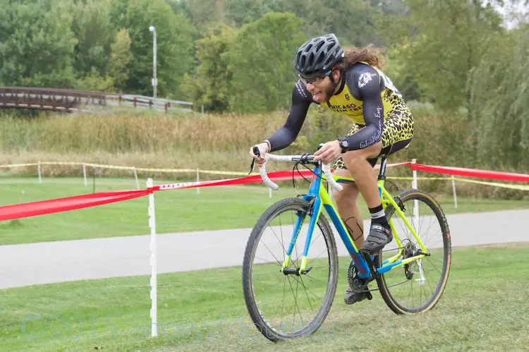 Dane Murphy (Naperville, IL) took a commanding victory in the Cat 4/5 field in only his second cyclocross race ever.