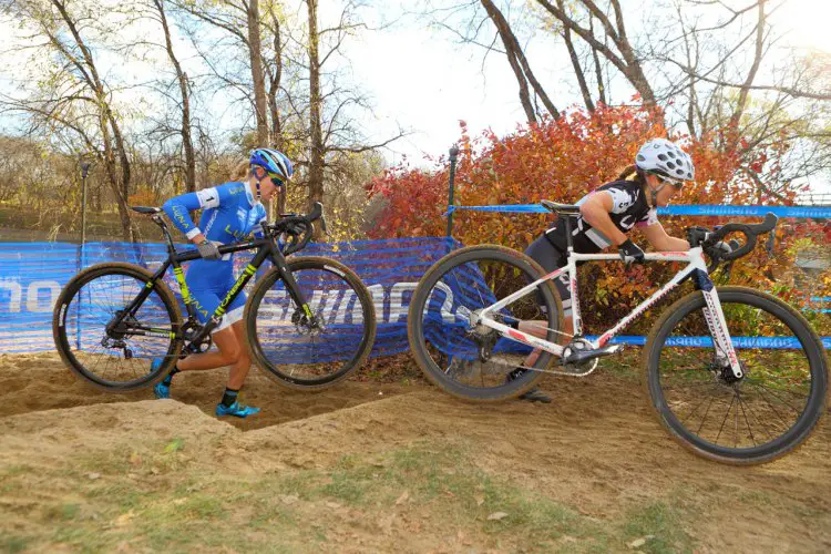 Sandra Walter and Maghalie Rochette chased Walter and Dyck, but were not able to make contact. © Randy Lewis/lewisimages