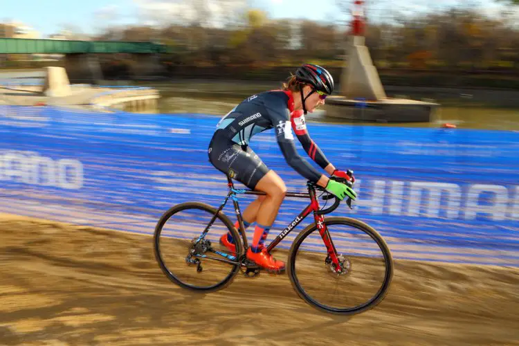 Mical Dyck was alone right from the first lap. © Randy Lewis/lewisimages