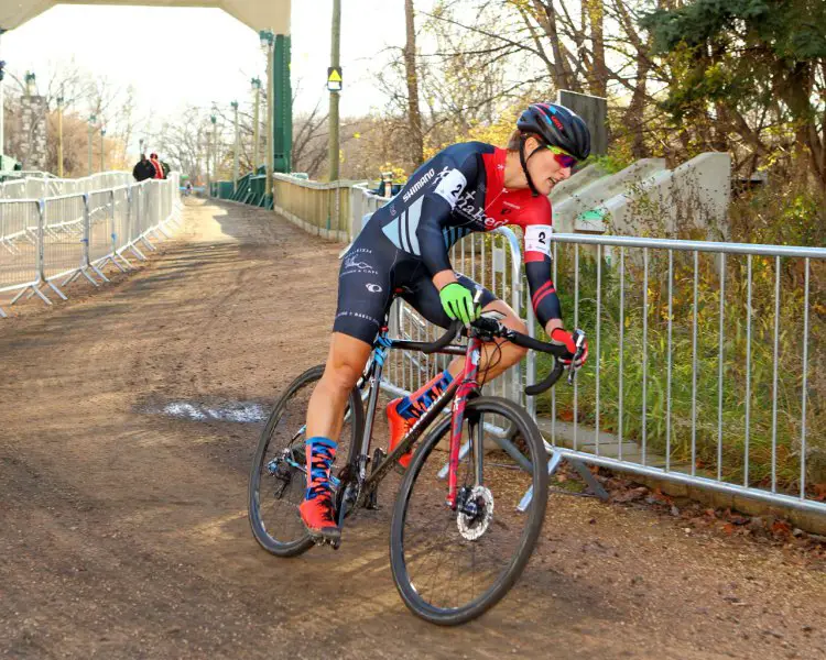 Mical Dyck exits the old railway bridge and heads to the sand sections. © Randy Lewis/lewisimages