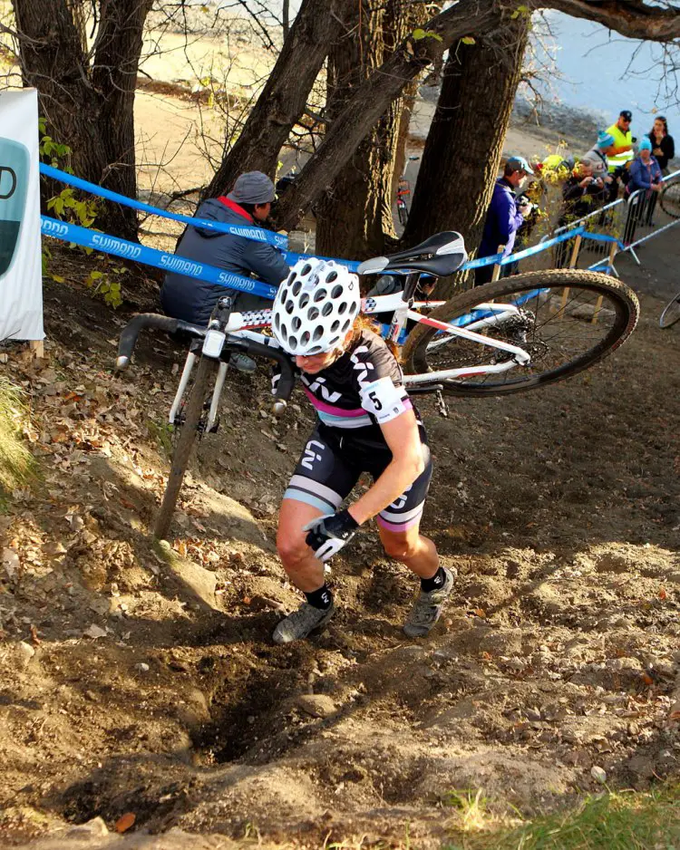 Sandra Walter (Liv Cycling Canada) chasing Dyck on the steep run-up. © Randy Lewis/lewisimages