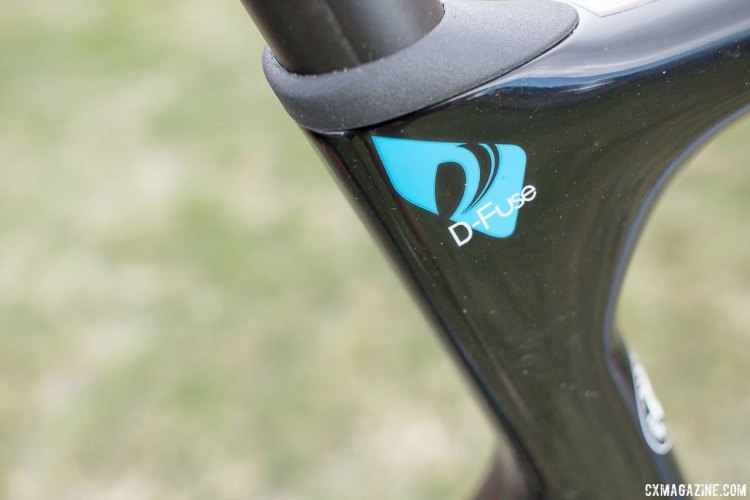 Giant's D-Fuse internal seatpost clamp leads to a clean-looking seat tube junction. © Cyclocross Magazine