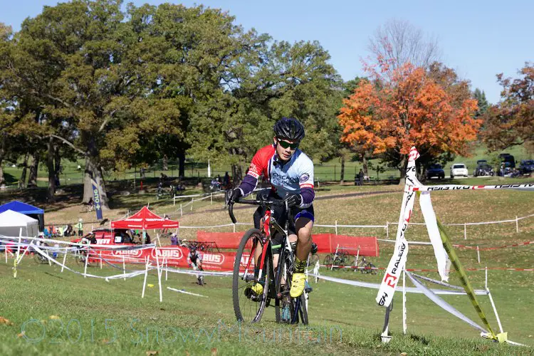 Juan Gonzalez (Chicago, IL) maintained his series lead in the Junior Men 15-18 category, and then came back later to finish 22nd in the Cat 3 race. © SnowyMountain Photography