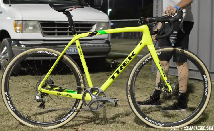 Sven Nys' Trek Boone in day-glo. Note the machined 53t Dura-Ace chainring that now forms a chainguard, no different than what racers did 30 years ago. The left shifter is a matching R785 Di2 stock with the buttons-just no front derailleur. Tire pressure: 1.5 bar. © Clifford Lee / Cyclocross Magazine