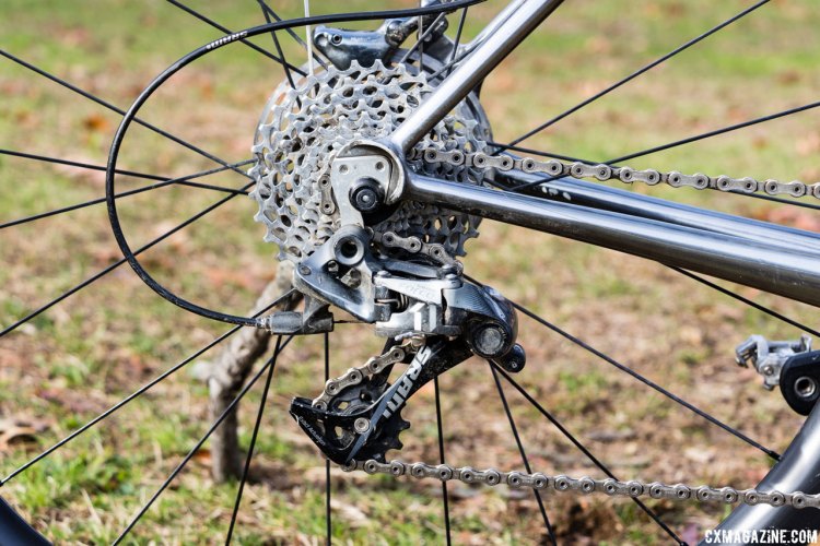 An 11-28 or 11-32 cassette is paired with the SRAM Force 1 rear derailleur, depending on course conditions. © Katsu Tanda