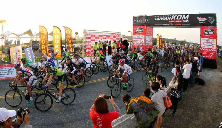 The start of the Taiwan KOM challenge, with our author near the front of the pack in green. Photo courtesy of Christine Vardaros